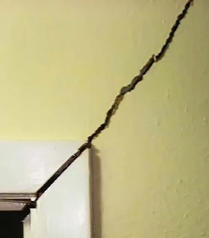 wall crack