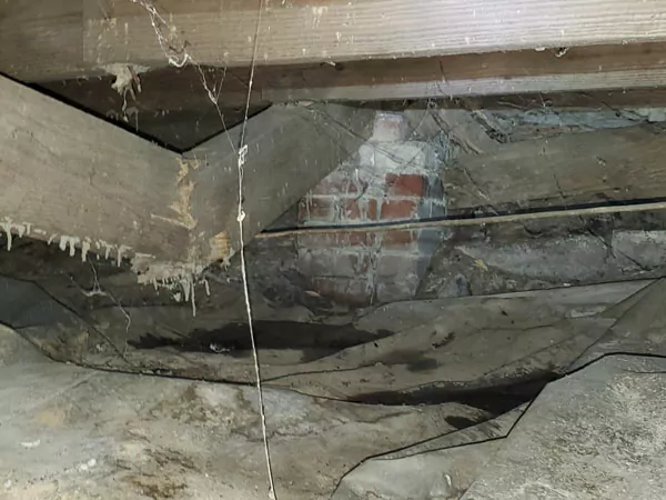 Two possible repair solutions to strengthen the joists in your home’s crawl space are sistering and replacing deteriorated support posts or screw jacks.