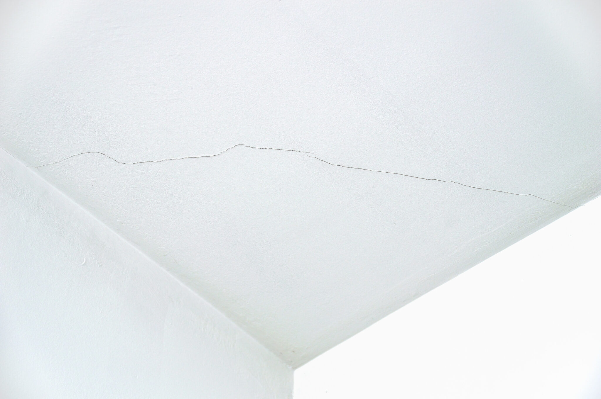 Cracks in Walls and Ceilings: When to Worry