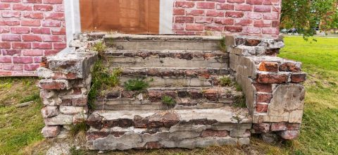 the old ruined brick porch of the house